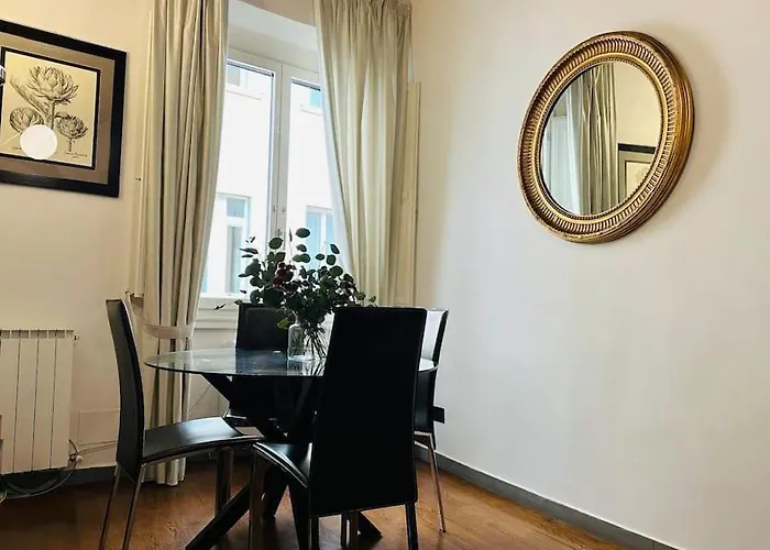 Romantico Con Vista Su Ponte Vecchio فلورنس